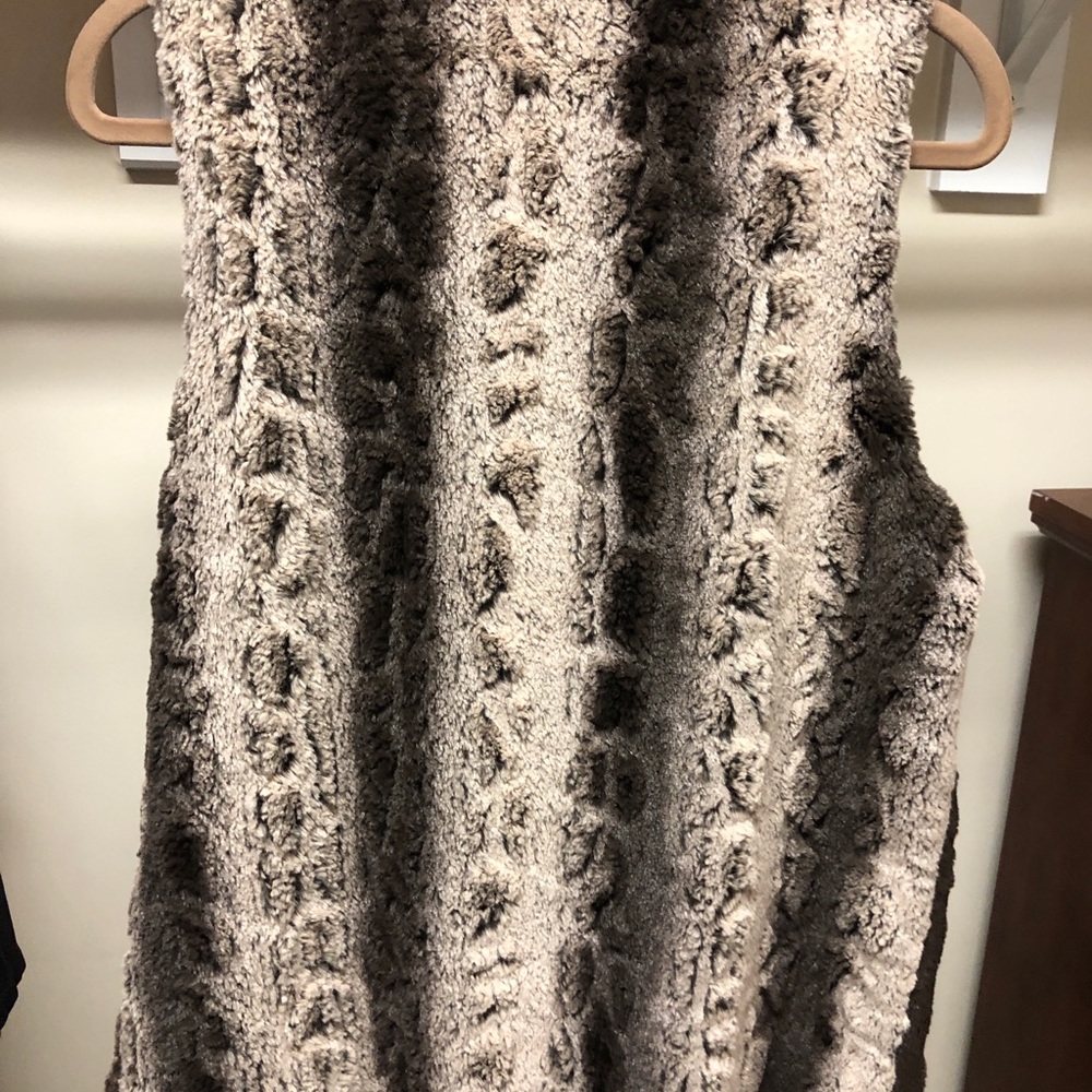 Designer Betsy Johnson faux fur vest! - Picture 5 of 6